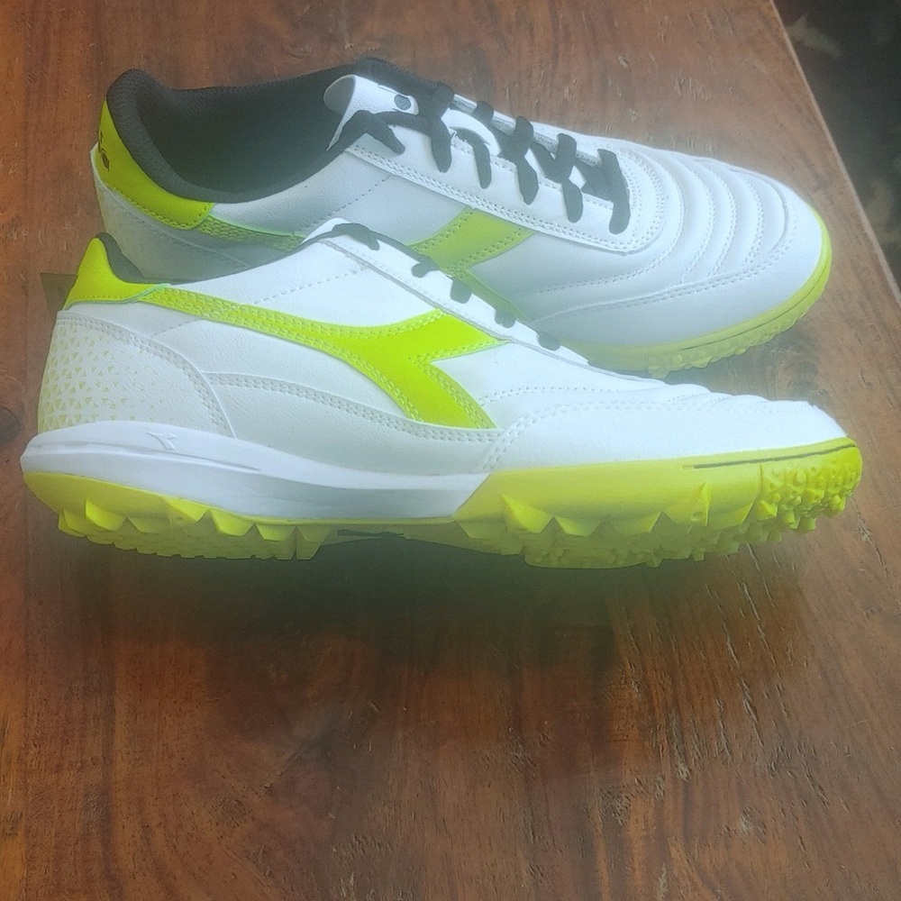 diadora Calcetto Gr Lt Turf Soccer Mens White Sneakers Athletic